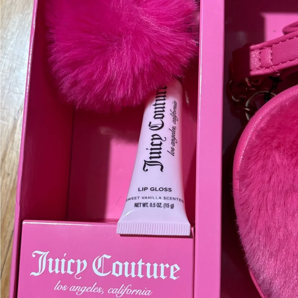 NIB Juicy Couture Fuchsia Heart faux fur crossbody & pompom Lip Gloss keychain